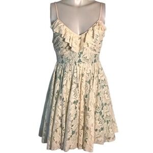 CHELSEA & VIOLET GREEN & CREAM‎ LACE DRESS